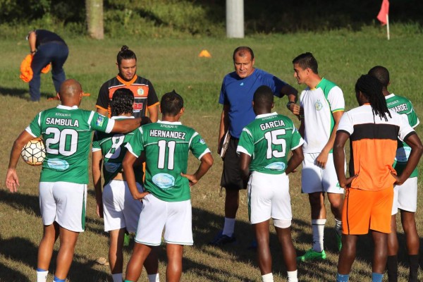 La generación del 2000 de Honduras le apunta a la dirección técnica