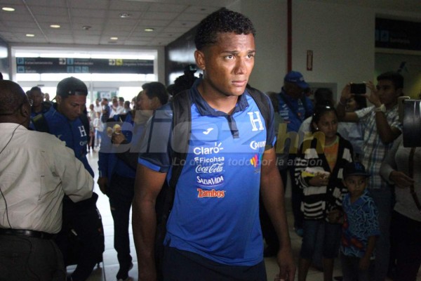 Bombos, chicas y gran ambiente en partida de Honduras a Costa Rica