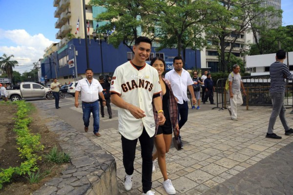 Las imágenes del homenaje que recibió Mauricio Dubón en San Pedro Sula