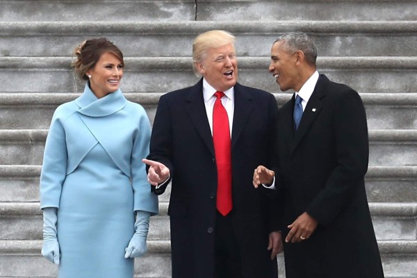 Melania Trump y su espectacular look en juramentación de su esposo Donald