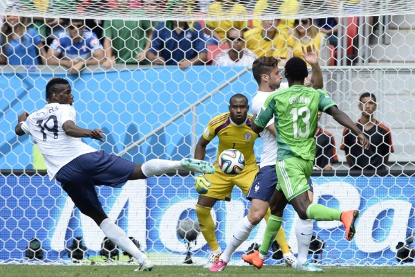 Francia calificó a cuartos de final tras derrotar por 2-0 a Nigeria