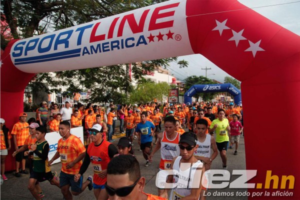 Vibrante ambiente en el Circuito Asics San Pedro Sula .