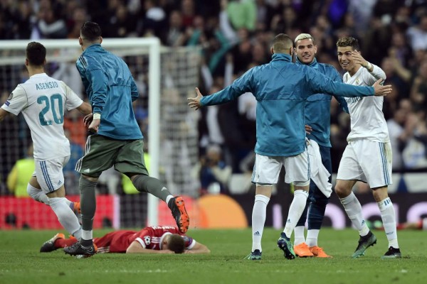 No se vio por TV: El gran gesto del Real Madrid con los jugadores del Bayern; CR7 fue a buscar a Benzema