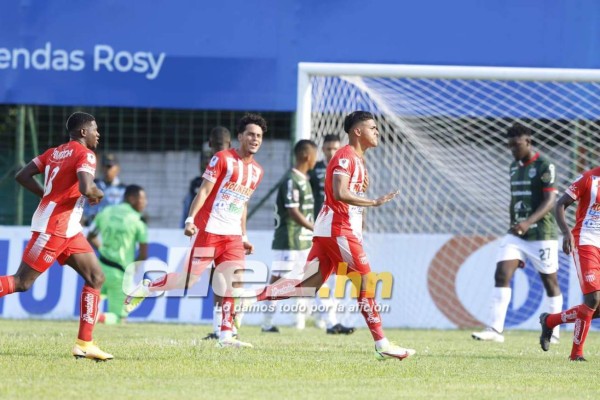 La foto de la celebración 'íntima' en el Yankel: lo que no viste en TV en el triunfo del Vida ante Marathón