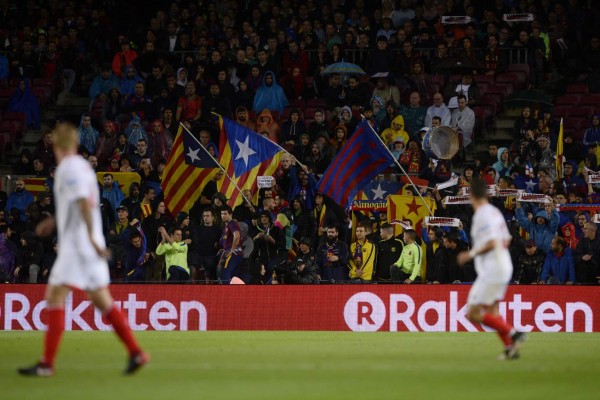 En fotos: Un Camp Nou politizado pide 'libertad y justicia'