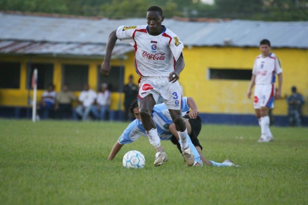 Luciano Emilio elije su 11 ideal con suplentes de lujo de su época en Honduras
