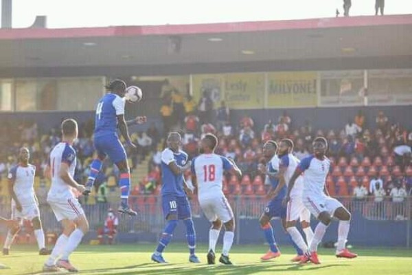 Los aficionados afuera del Cuscatlán, el cubano que llegó casi al entretiempo y la celebración de Alphonso Davies