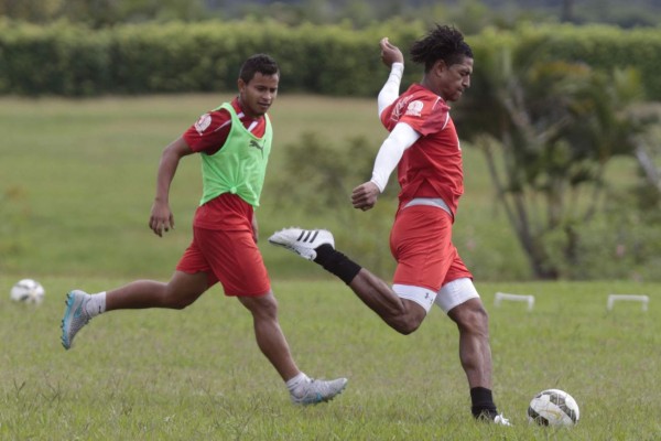 FOTOS: Costly se prepara al máximo para debut con Olimpia