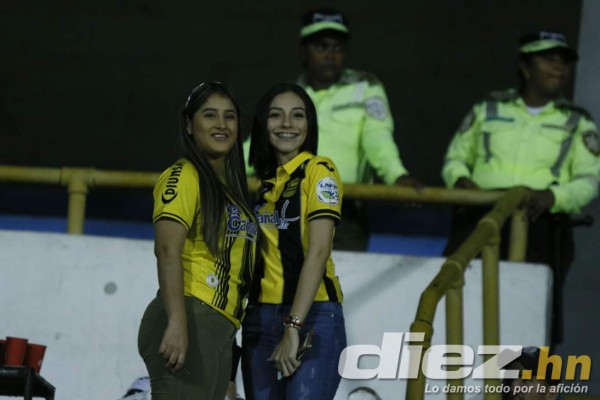 Fotos: Invitados de lujo en el Morazán, el abrazo de los hermanos Perelló y la alegría de Jonathan Rubio