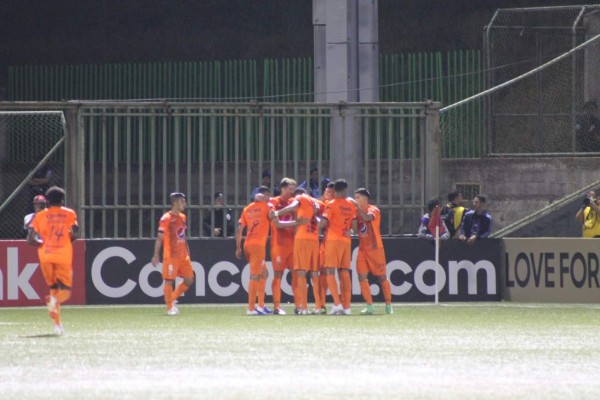 NO VISTE EN TV: Fiesta Azul en las gradas, bronca y celebraciones en Nicaragua