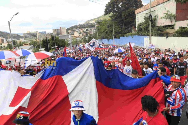 Afición del Olimpia se luce en juego de Pentagonal ante Marathón