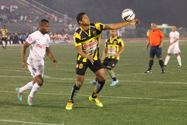 Real España y Olimpia igualaron 1-1 en el estadio Tad Gormley de New Orleans