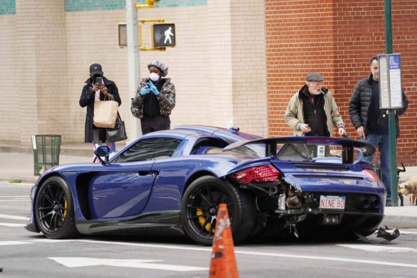 Destruye su Porsche Gemballa Mirage GT en New York; se fuga, pero la policía lo intercepta