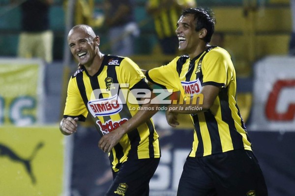 Con triplete de Cardozo Real España vence a Parrillas One.