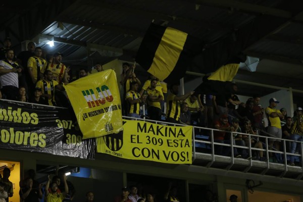 NO SE VIO: Piedras, empujones y trifulca de jugadores en el clásico copero