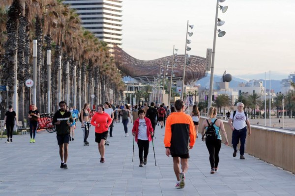 Preocupación en España por personas que salieron a pasear y hacer ejercicios en medio del coronavirus