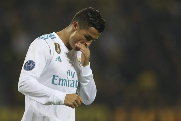 NO VISTE EN TV: La sorpresa de espontáneo a Cristiano y jugador del Dortmund que lo abrazó&nbsp;&nbsp;