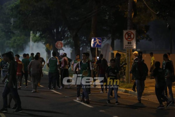 Minutos de terror en las afueras del Morazán: Lluvia de piedras y gases lacrimógenos