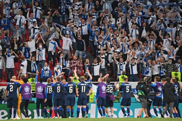 Esposa de Eriksen se descontrola tras ver al futbolista tendido en el suelo; el hermoso gesto de Lukaku