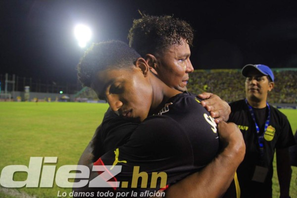 Inolvidable despedida de un ídolo Carlos Pavón