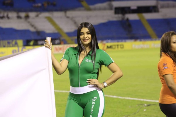 Las lindas chicas que llegaron al clásico entre Real España ante Olimpia