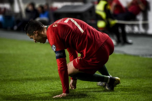 FOTOS: El dolor y frustración de Cristiano Ronaldo tras su lesión con Portugal
