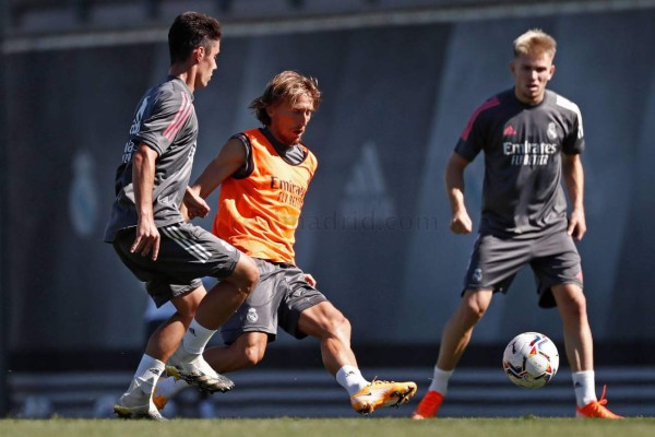 Con dos nuevas novedades y toques de balón: Así fue el entrenamiento del Real Madrid