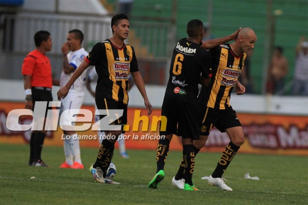 Así se despidió Julio 'Palomo” Rodríguez en su último partido con Real España.