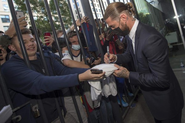 Nuevo dorsal y sorpresiva charla: Así fue el primer día de Sergio Ramos como jugador del PSG