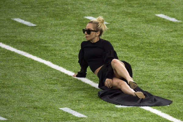 Lady Gaga sorprende a todos en el Super Bowl al enseñar sus partes íntimas