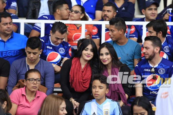 FOTOS: La final del fútbol de Honduras estuvo lleno de bellas mujeres