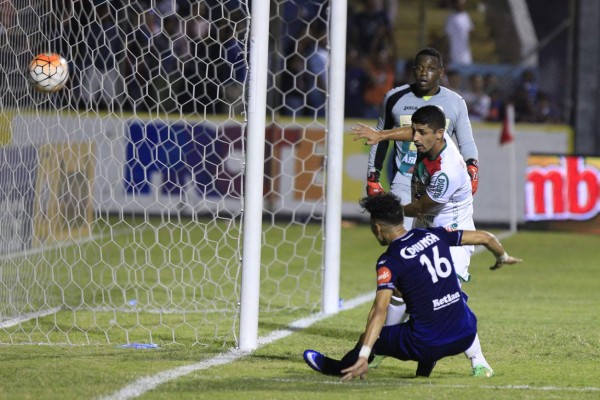 ¿Fue o no penal de Israel Silva contra Héctor Castellanos?