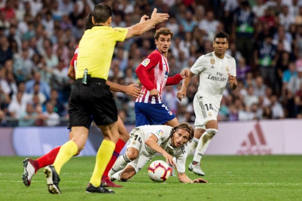 NO VISTE EN TV: Los botines de Griezmann y jugador del Madrid recibe atención tras juego