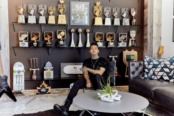 La espectacular mansión del skater mejor pagado del mundo con su propio parque de patinaje