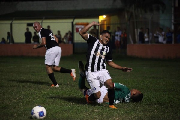 Homenaje y aplausos a Mariano Acevedo en amistoso para recaudar fondos por su enfermedad