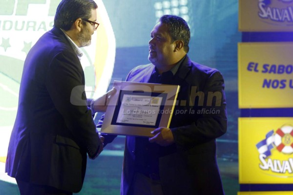 Las imágenes de la premiación de Liga Nacional y presentación de la copa