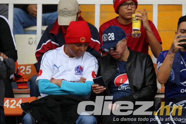 Ambientazo: Largas filas y hasta hinchas tatuados en la final entre Motagua y Olimpia