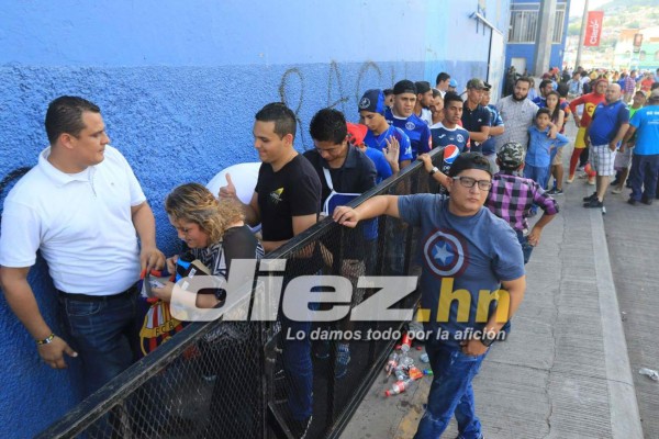 ¡Ambientazo! La gran fiesta en el estadio Nacional por ver a Ronaldinho