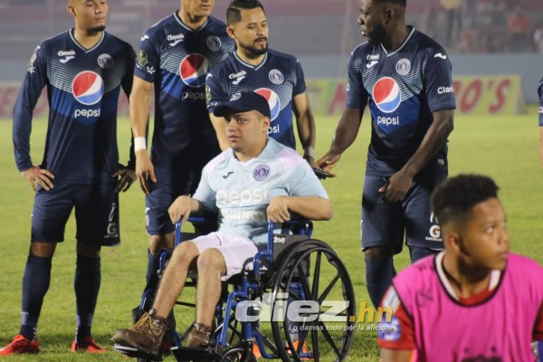 Las preciosas aficionadas del Vida y así fue captado Diego en la derrota del Motagua