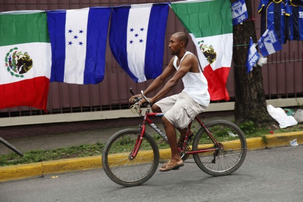 EN FOTOS: Así se vive en San Pedro Sula el Honduras-México