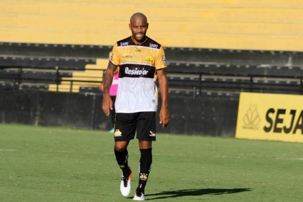 Uno está por cumplir 44 años: Los 20 futbolistas que creías que estaban retirados, pero siguen activos&nbsp;&nbsp;