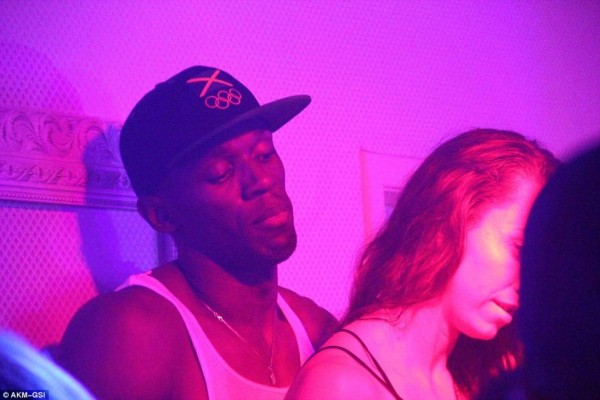 Escandalosas fotos de la fiesta de Usain Bolt ¡con una tercera mujer!