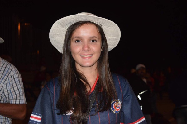 La belleza tica que apoyó a su selección en el juego eliminatorio ante Jamaica