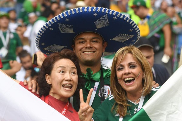 ¡Qué linduras! Hinchas mexicanas y coreanas se roban todos los focos en Rusia 2018
