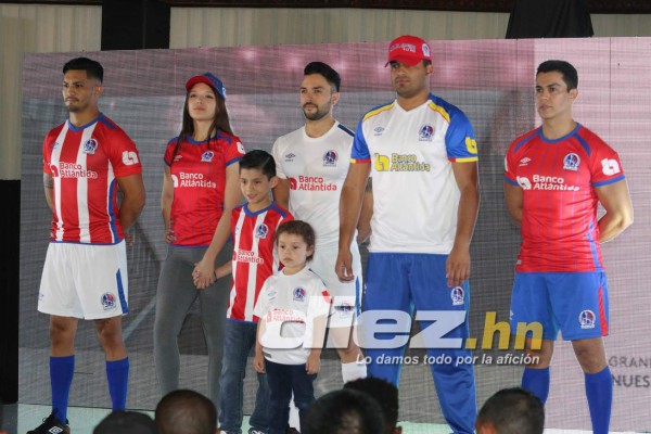 FOTOS: El ambientazo por la presentación de la nueva camisa del Olimpia