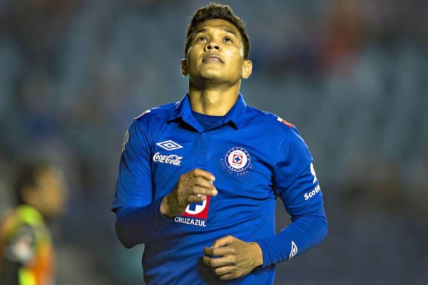 Con dos hondureños: Aficionados mexicanos que lamentan la salida de estos extranjeros de Liga MX
