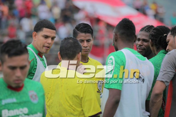 Polémica por nalgadas de Junior Morales a Henry Martínez