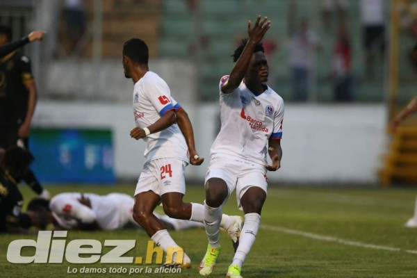 El clásico en imágenes: El festejo de Diego Vázquez y su 'look', Troglio sufrió y la furia de Félix