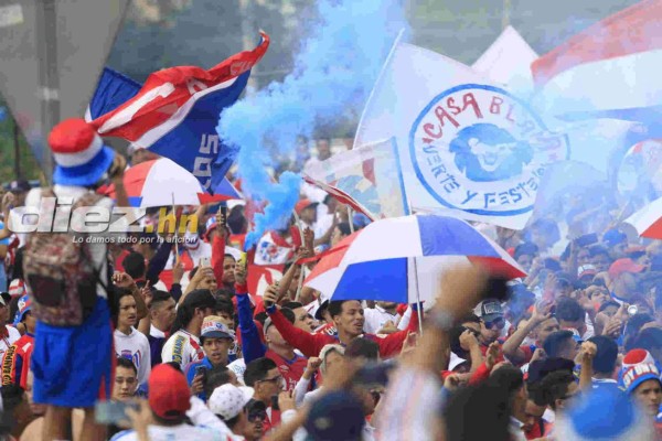 Afición del Olimpia se luce en juego de Pentagonal ante Marathón