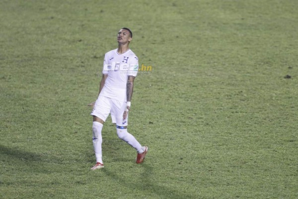 Las impactantes y desgarradoras fotos de los futbolistas de Honduras en el Olímpico y el júbilo de los panameños